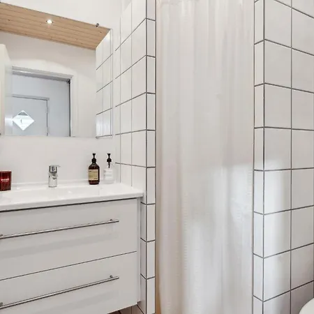 3 Bedroom Cozy In יולסמינדה